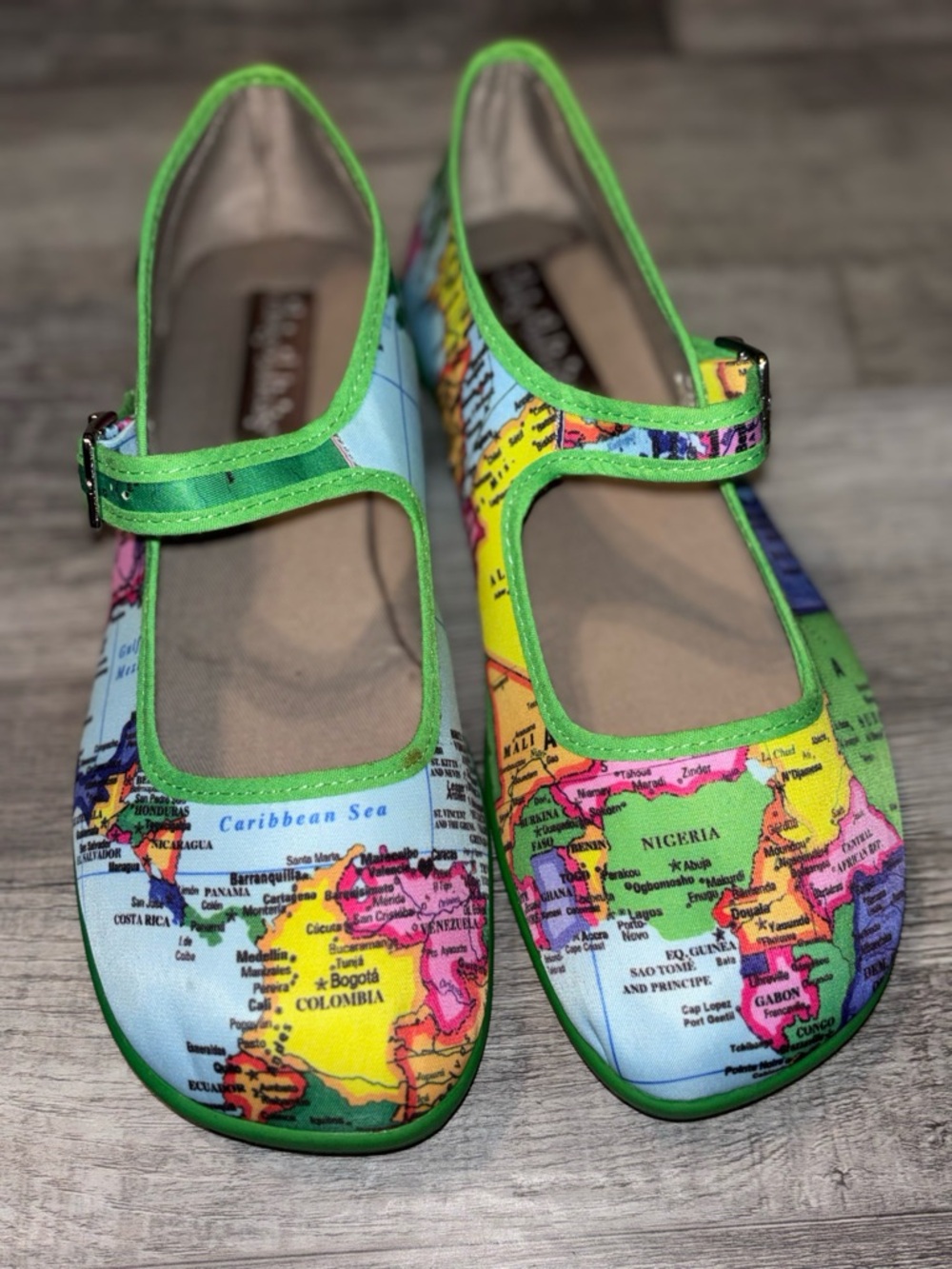 Chocolaticas Bon Voyage Women's Mary Jane Flat sz 37 (7)